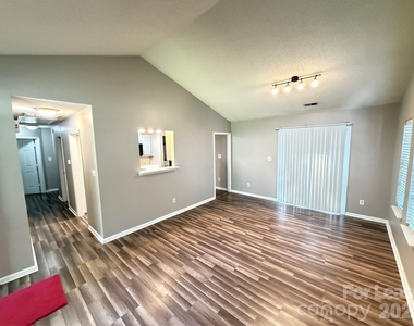 8006 Maxwelton Drive - Photo Thumbnail 4