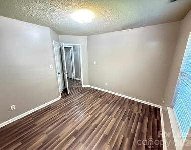 8006 Maxwelton Drive - Photo Thumbnail 13