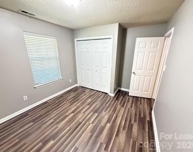 8006 Maxwelton Drive - Photo Thumbnail 12