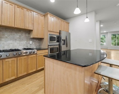 4239 Rawlins Street - Photo Thumbnail 8