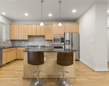 4239 Rawlins Street - Photo Thumbnail 4