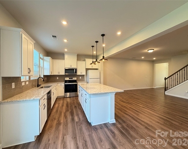 9233 Northfield Crossing Drive - Photo Thumbnail 7