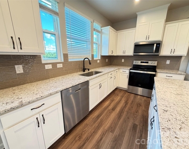 9233 Northfield Crossing Drive - Photo Thumbnail 6