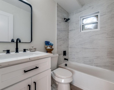 5917 Gaston Avenue - Photo Thumbnail 10
