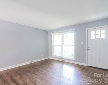 3331 Erskine Drive - Photo Thumbnail 2