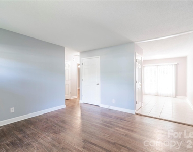 3331 Erskine Drive - Photo Thumbnail 4