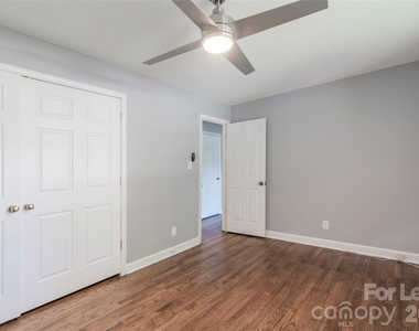 3331 Erskine Drive - Photo Thumbnail 13