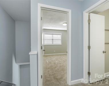 300 E Charlotte Avenue - Photo Thumbnail 4