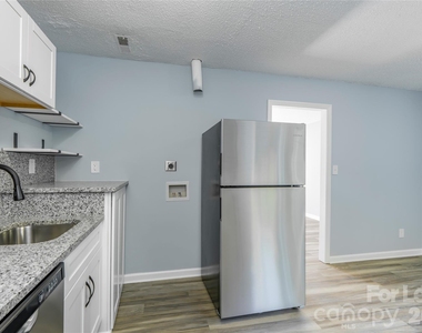 300 E Charlotte Avenue - Photo Thumbnail 2