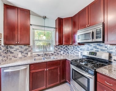 6150 Ravendale Lane - Photo Thumbnail 4
