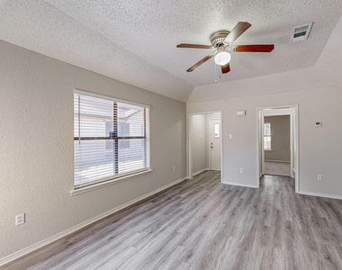 420 Lucille Street - Photo Thumbnail 2