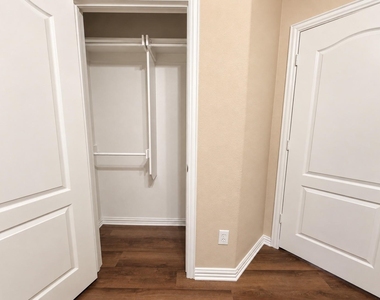 1572 Barksdale Drive - Photo Thumbnail 18