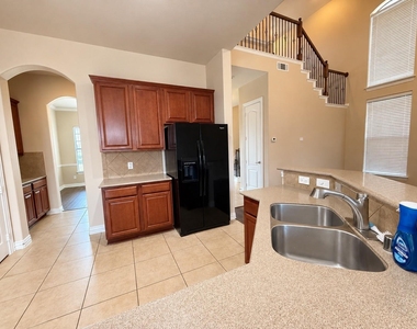 1572 Barksdale Drive - Photo Thumbnail 7