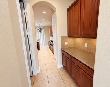 1572 Barksdale Drive - Photo Thumbnail 3