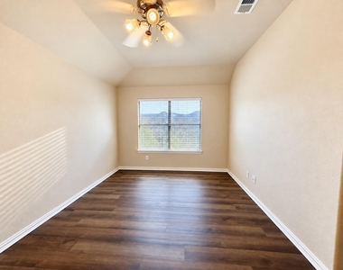 1572 Barksdale Drive - Photo Thumbnail 14