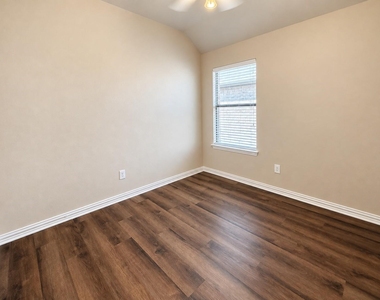 1572 Barksdale Drive - Photo Thumbnail 15