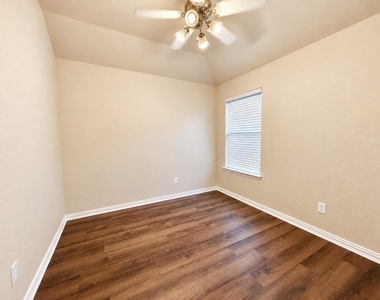 1572 Barksdale Drive - Photo Thumbnail 17