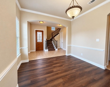 1572 Barksdale Drive - Photo Thumbnail 2