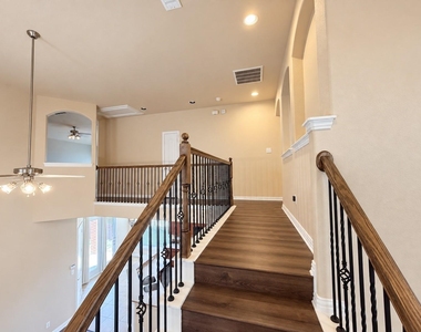 1572 Barksdale Drive - Photo Thumbnail 9