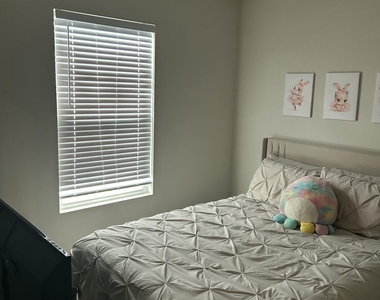 825 Persimmon - Photo Thumbnail 17