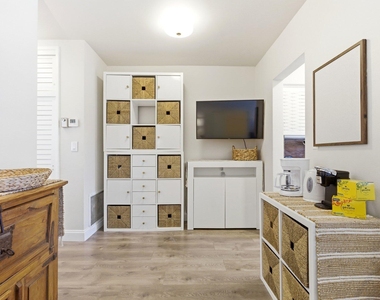 3232 Canal Drive - Photo Thumbnail 3