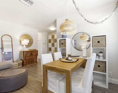 3232 Canal Drive - Photo Thumbnail 2