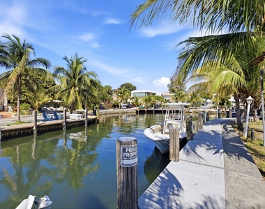 3232 Canal Drive - Photo Thumbnail 31