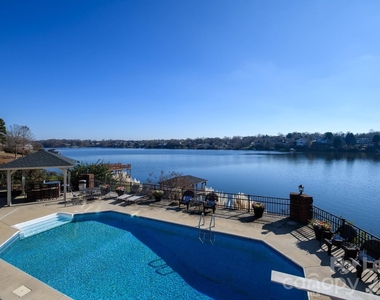 121 Pleasant Pointe Drive - Photo Thumbnail 10