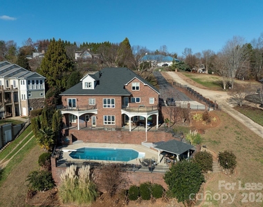 121 Pleasant Pointe Drive - Photo Thumbnail 3