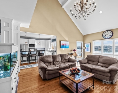 121 Pleasant Pointe Drive - Photo Thumbnail 5