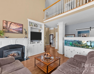121 Pleasant Pointe Drive - Photo Thumbnail 6