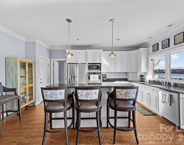 121 Pleasant Pointe Drive - Photo Thumbnail 14