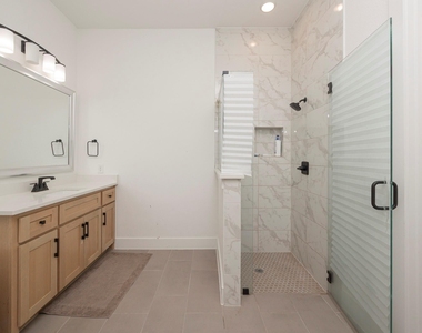 1670 Mcmaster Lane - Photo Thumbnail 27