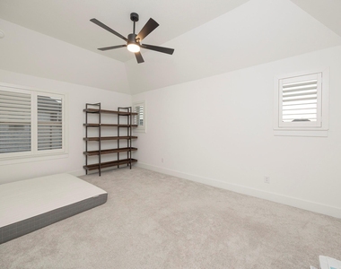 1670 Mcmaster Lane - Photo Thumbnail 36