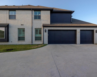1670 Mcmaster Lane - Photo Thumbnail 3
