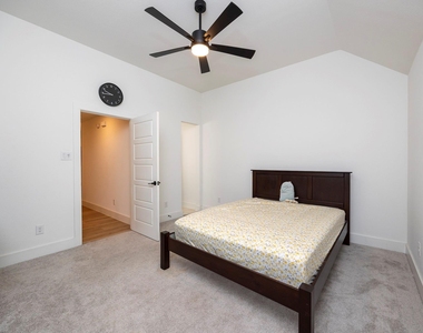 1670 Mcmaster Lane - Photo Thumbnail 34