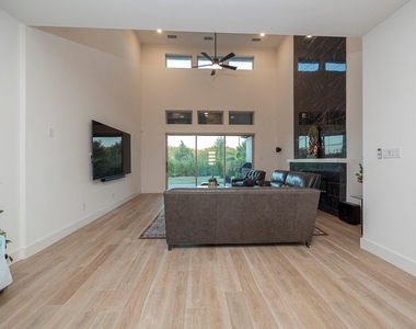 1670 Mcmaster Lane - Photo Thumbnail 14