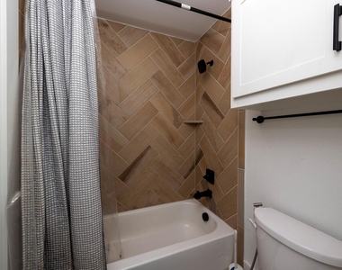 1670 Mcmaster Lane - Photo Thumbnail 33