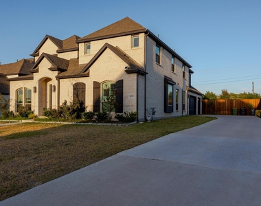 1670 Mcmaster Lane - Photo Thumbnail 2