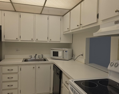 470 Executive Center Drive - Photo Thumbnail 6