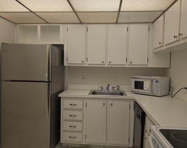 470 Executive Center Drive - Photo Thumbnail 5
