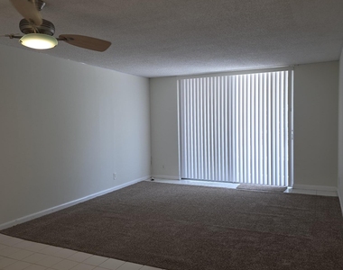 470 Executive Center Drive - Photo Thumbnail 8