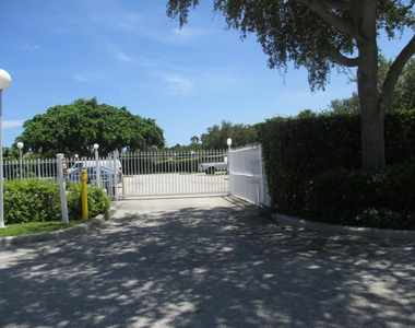470 Executive Center Drive - Photo Thumbnail 32