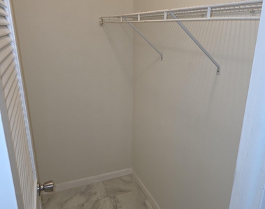 470 Executive Center Drive - Photo Thumbnail 12