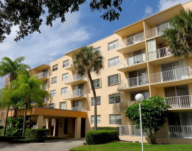 470 Executive Center Drive - Photo Thumbnail 1