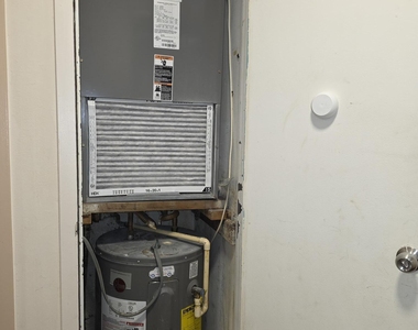 470 Executive Center Drive - Photo Thumbnail 21