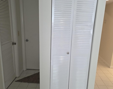 470 Executive Center Drive - Photo Thumbnail 13