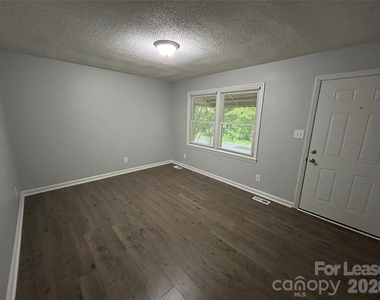967 Canterbury Court - Photo Thumbnail 5