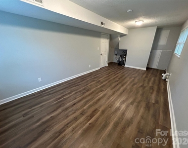 967 Canterbury Court - Photo Thumbnail 13
