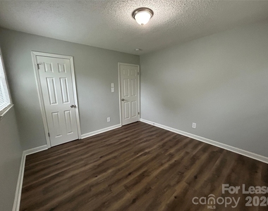 967 Canterbury Court - Photo Thumbnail 9